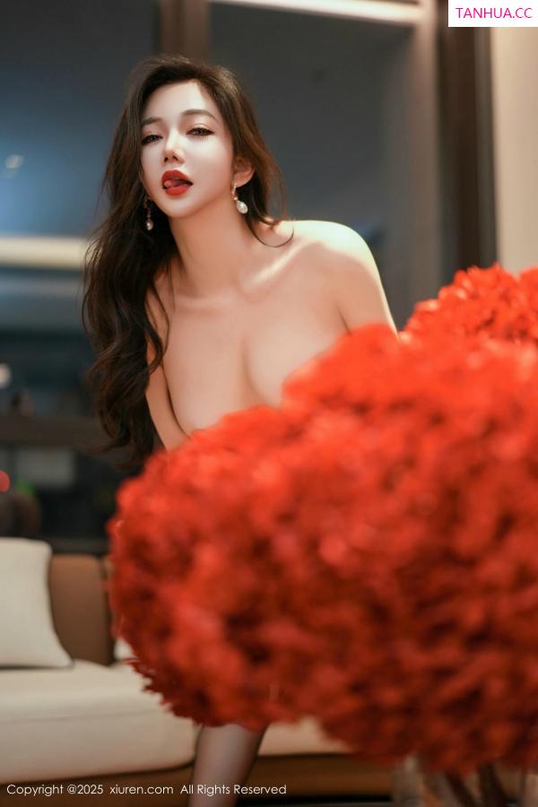   [XiuRen]高清写真图 2025.02.20 No.9911 心妍小公主 黑丝美腿第32张图片
